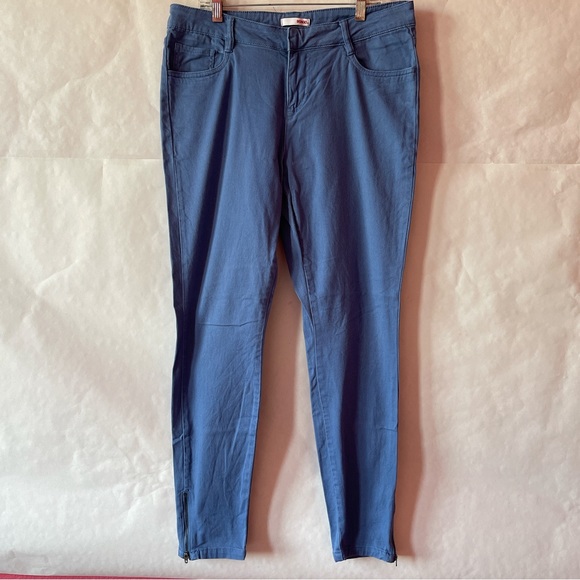 French Blue Legging Pants 🤍🌾 - Picture 4 of 8